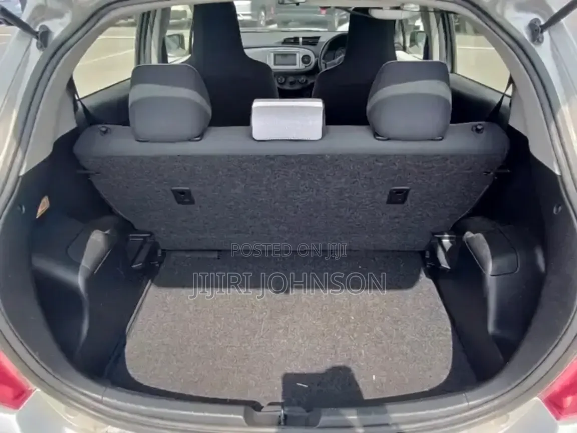 Toyota Vitz 2014 Silver