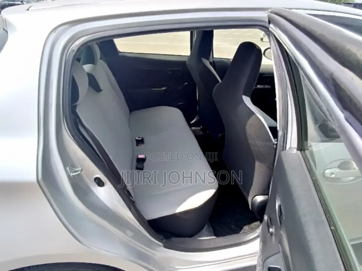 Toyota Vitz 2014 Silver