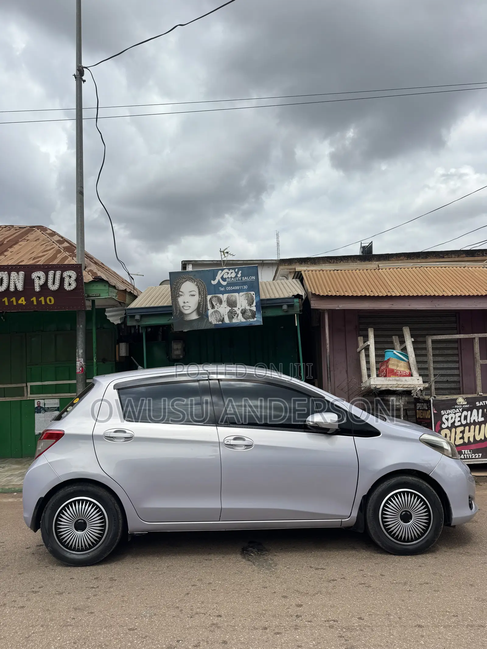 Toyota Vitz 2013 Silver