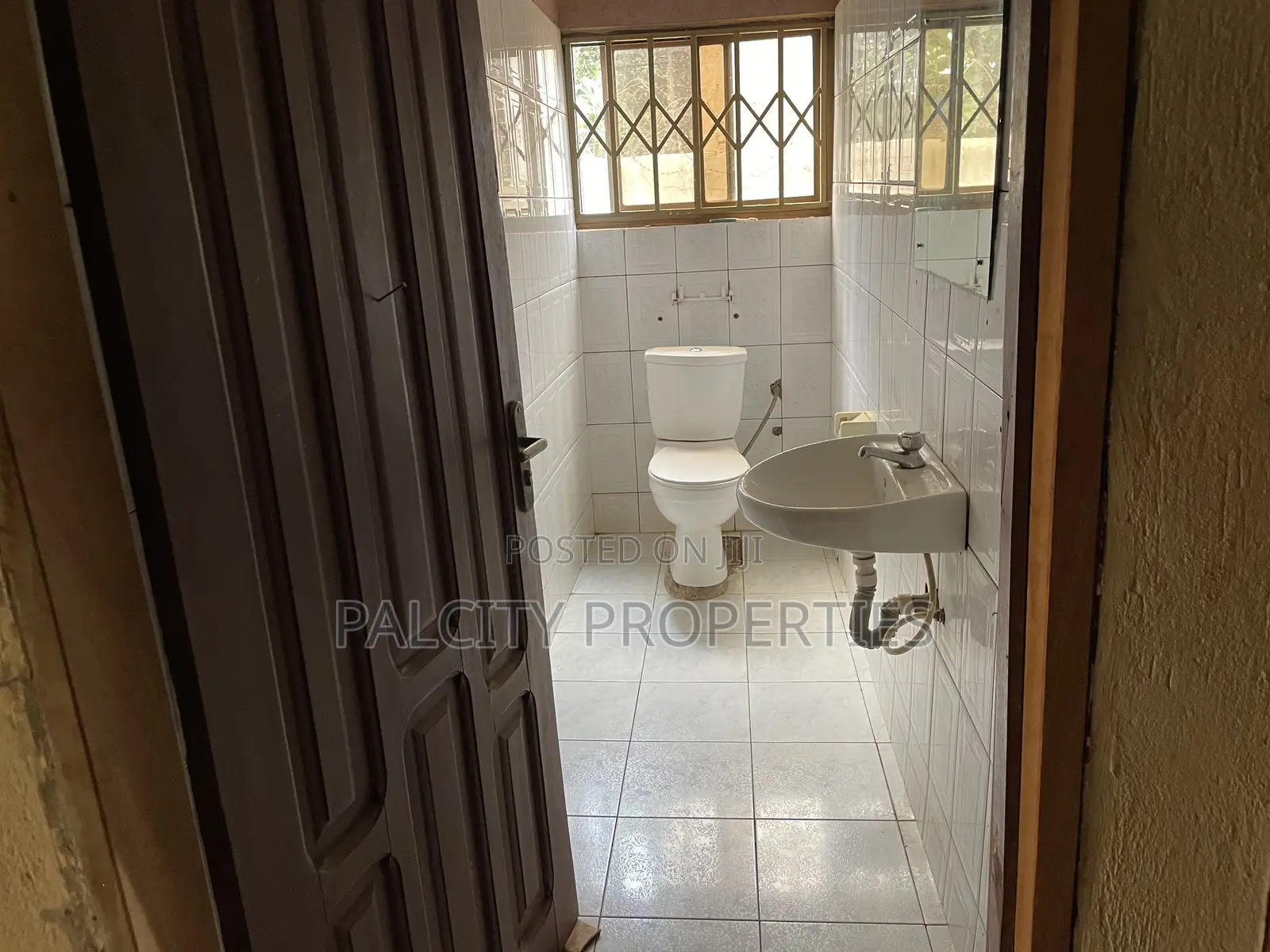 5bdrm House in Atonsu Palcity, Kumasi Metropolitan for rent