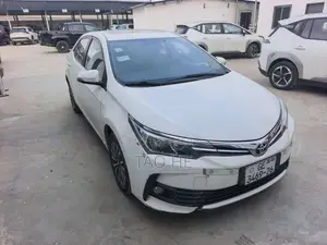 Toyota Corolla SE 4dr Sedan (1.8L 4cyl CVT) 2017 White