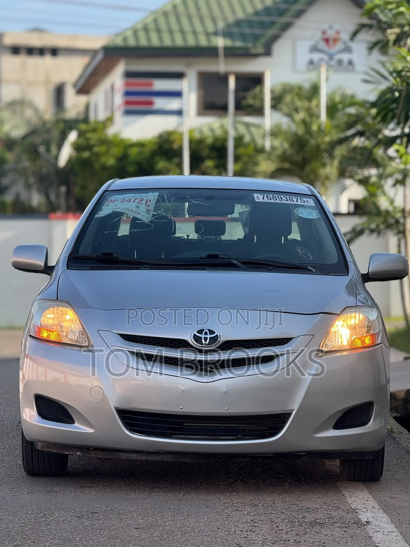 Toyota Yaris Base Sedan 4dr 2010 Silver