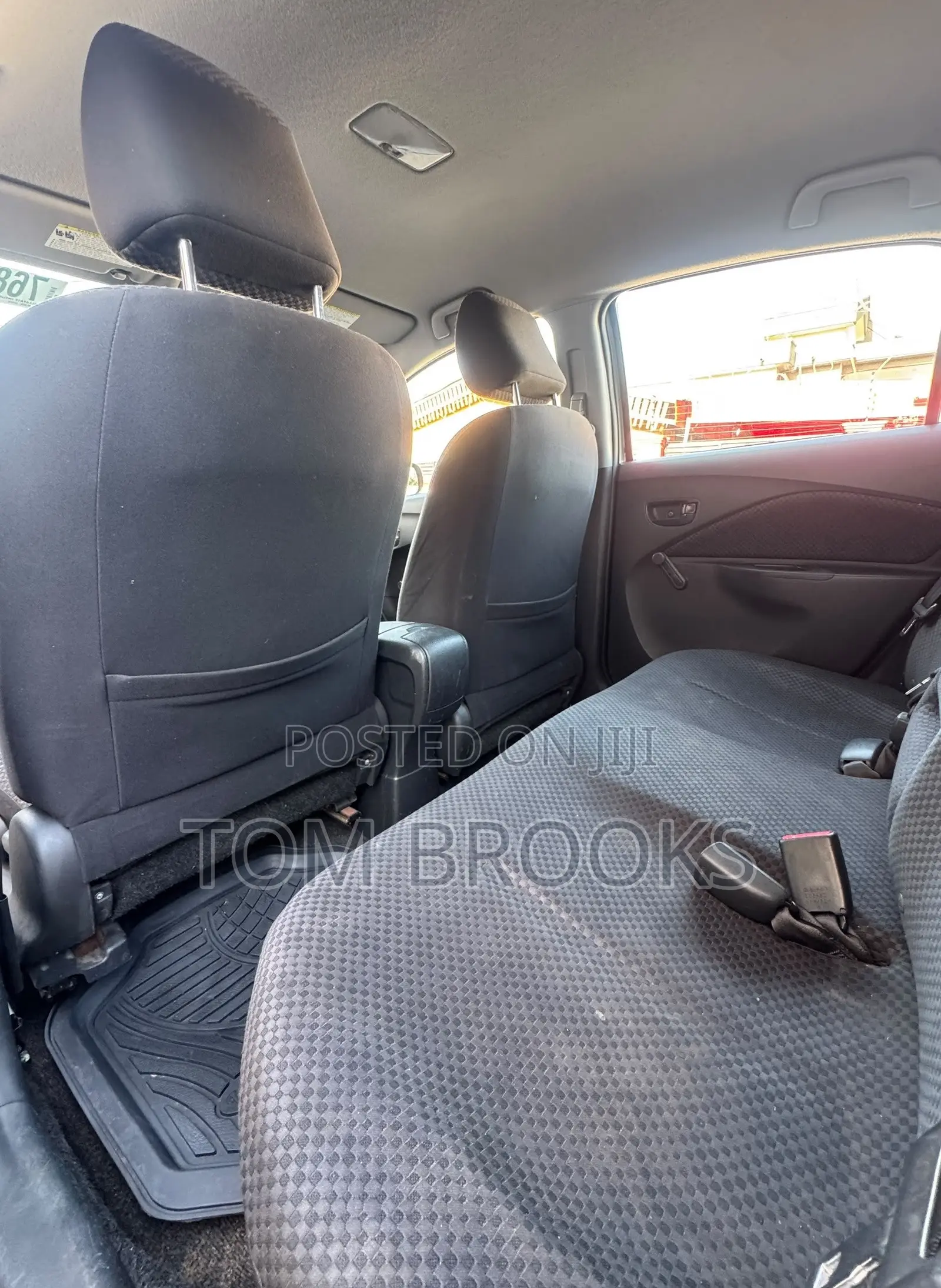Toyota Yaris Base Sedan 4dr 2010 Silver