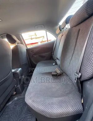 Toyota Yaris Base Sedan 4dr 2010 Silver