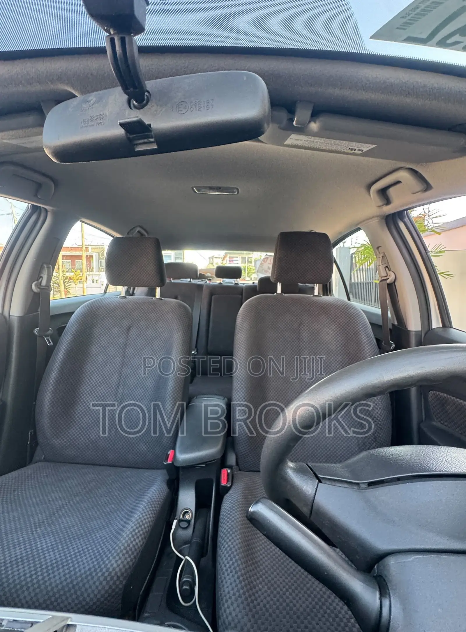 Toyota Yaris Base Sedan 4dr 2010 Silver