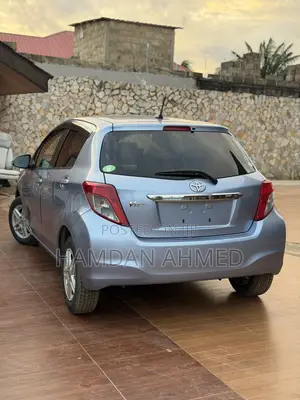 Toyota Vitz 1.3 FWD 5dr 2012 Blue