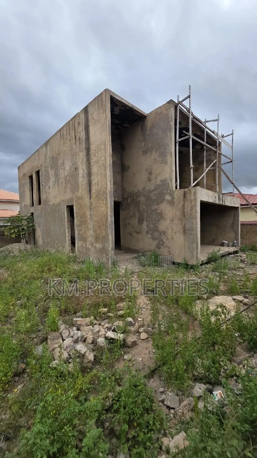 4bdrm Mansion in North Legon for sale