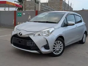Toyota Vitz 2018 Silver
