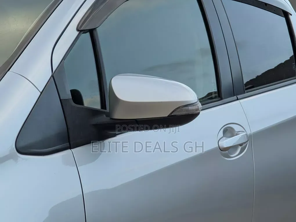 Toyota Vitz 2018 Silver
