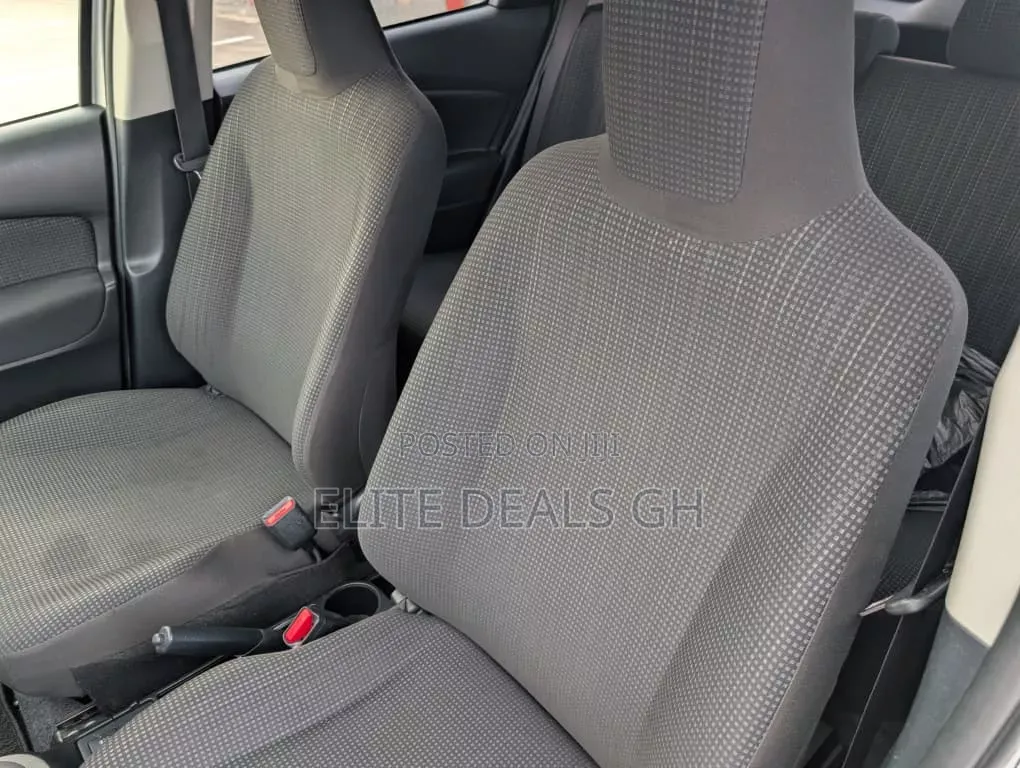 Toyota Vitz 2018 Silver