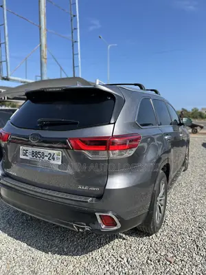 Toyota Highlander XLE 2019 Gray