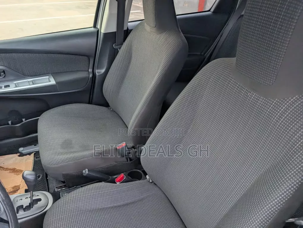 Toyota Vitz 2018 Silver