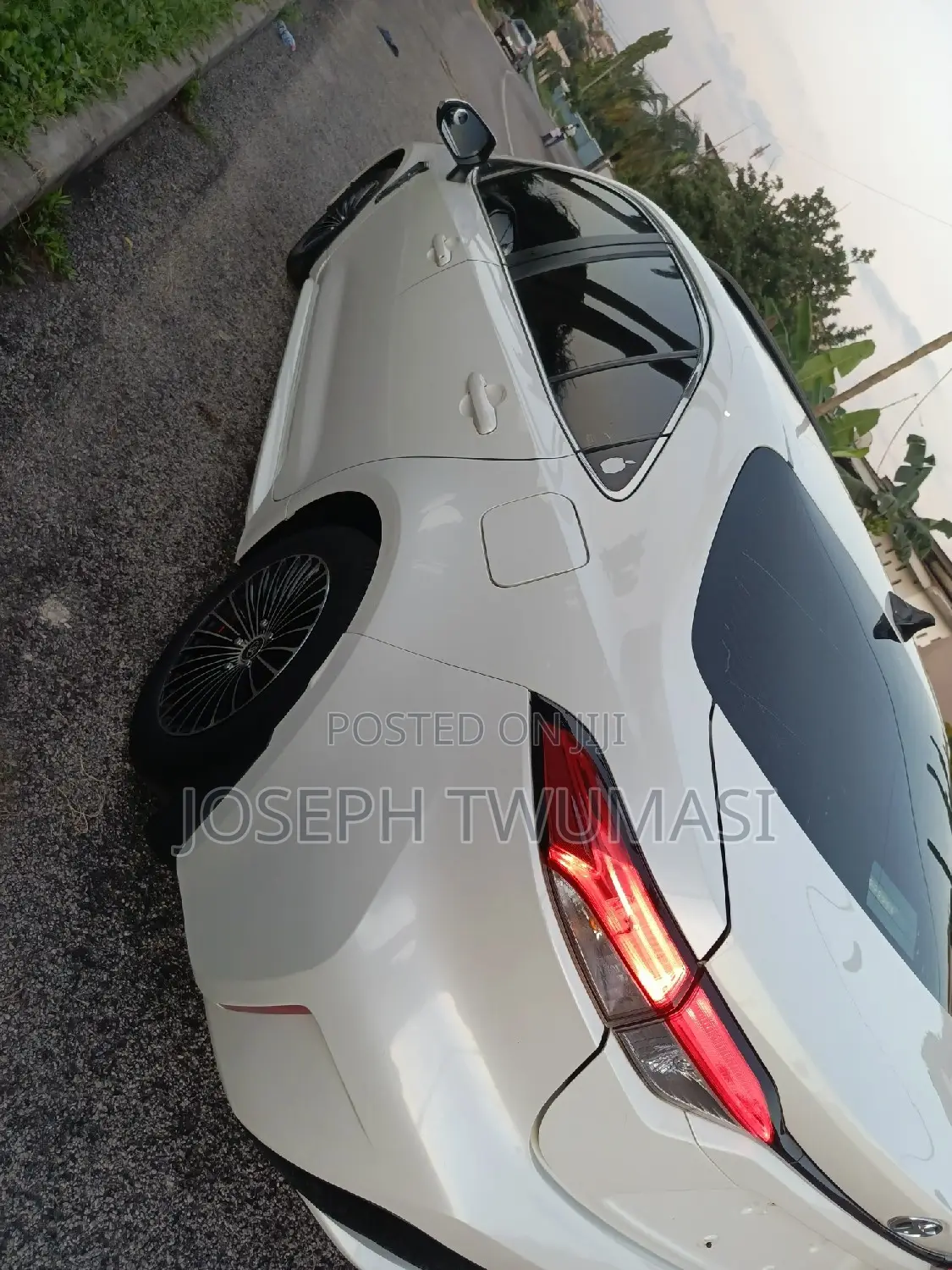 Toyota Corolla XLE 2021 White