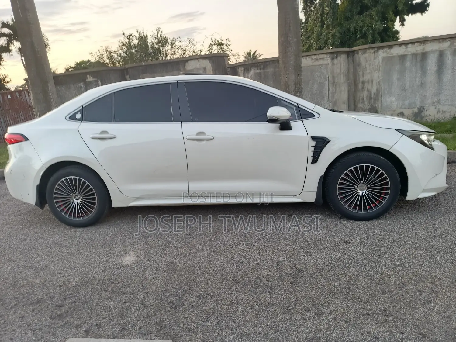 Toyota Corolla XLE 2021 White