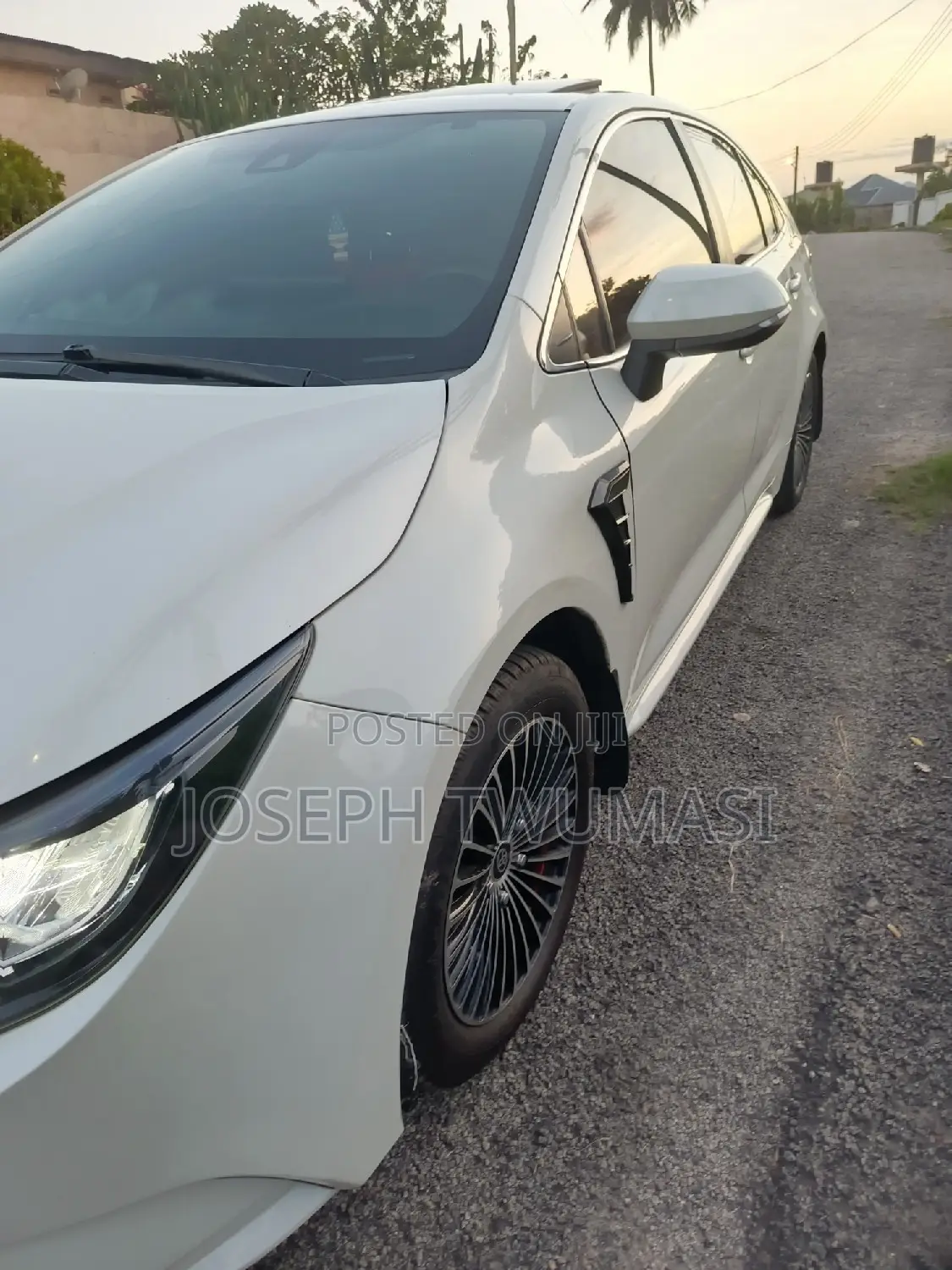Toyota Corolla XLE 2021 White