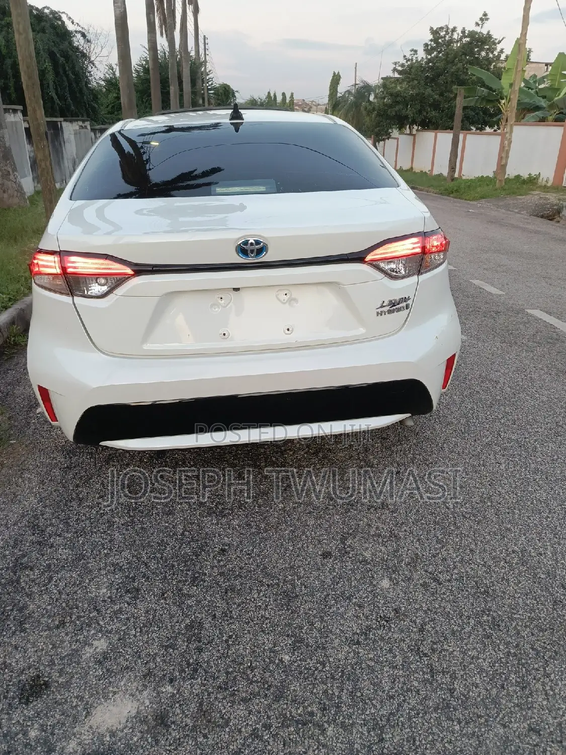 Toyota Corolla XLE 2021 White