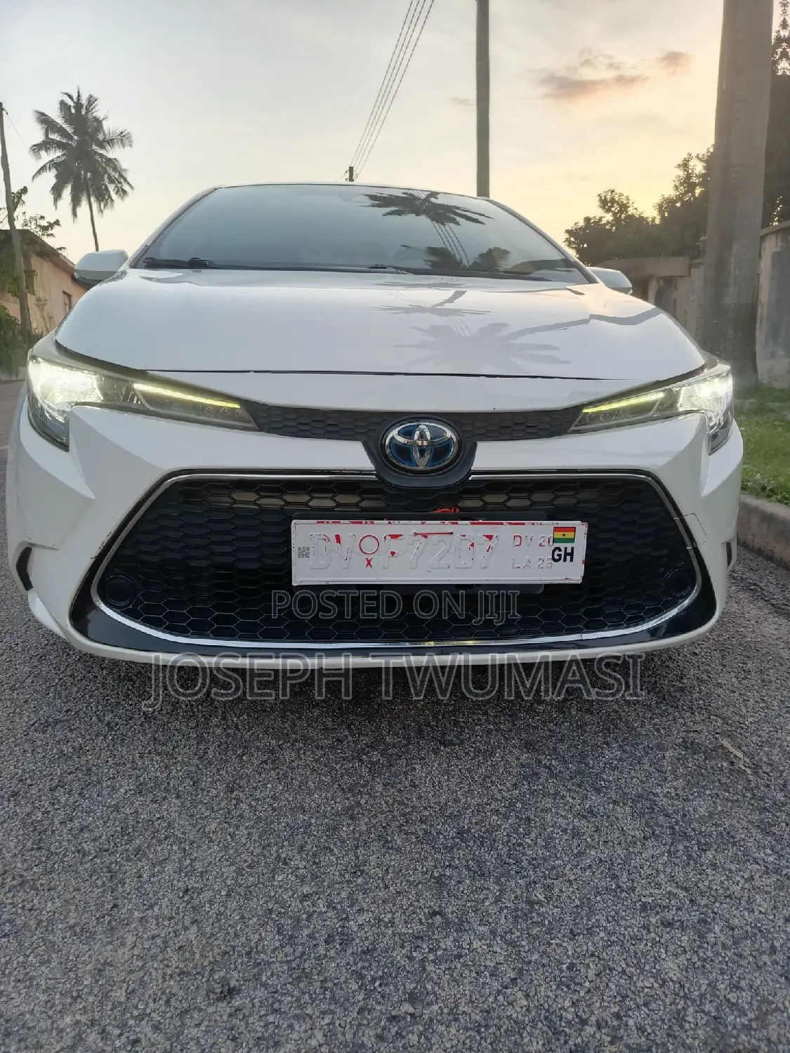 Toyota Corolla XLE 2021 White