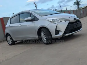 Toyota Vitz 1.3 FWD 5dr 2018 Silver