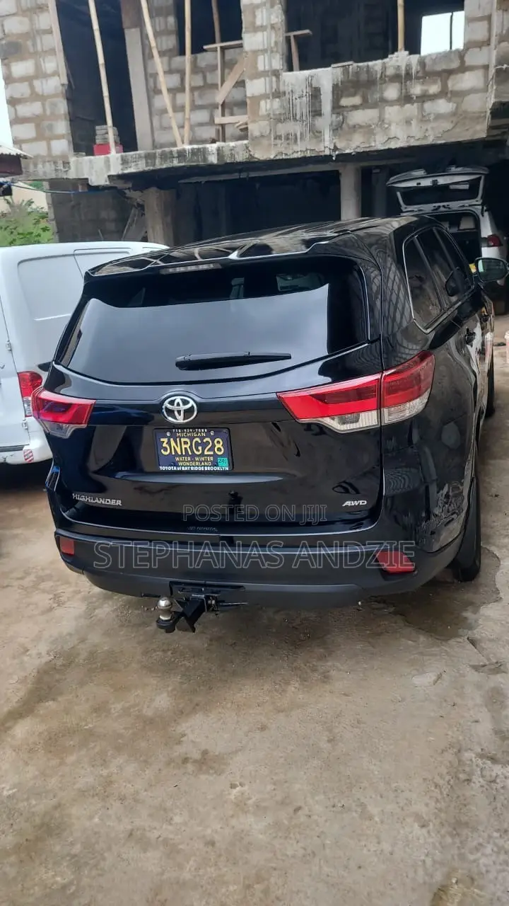 Toyota Highlander LE 4x4 V6 (3.5L 6cyl 8A) 2018 Black