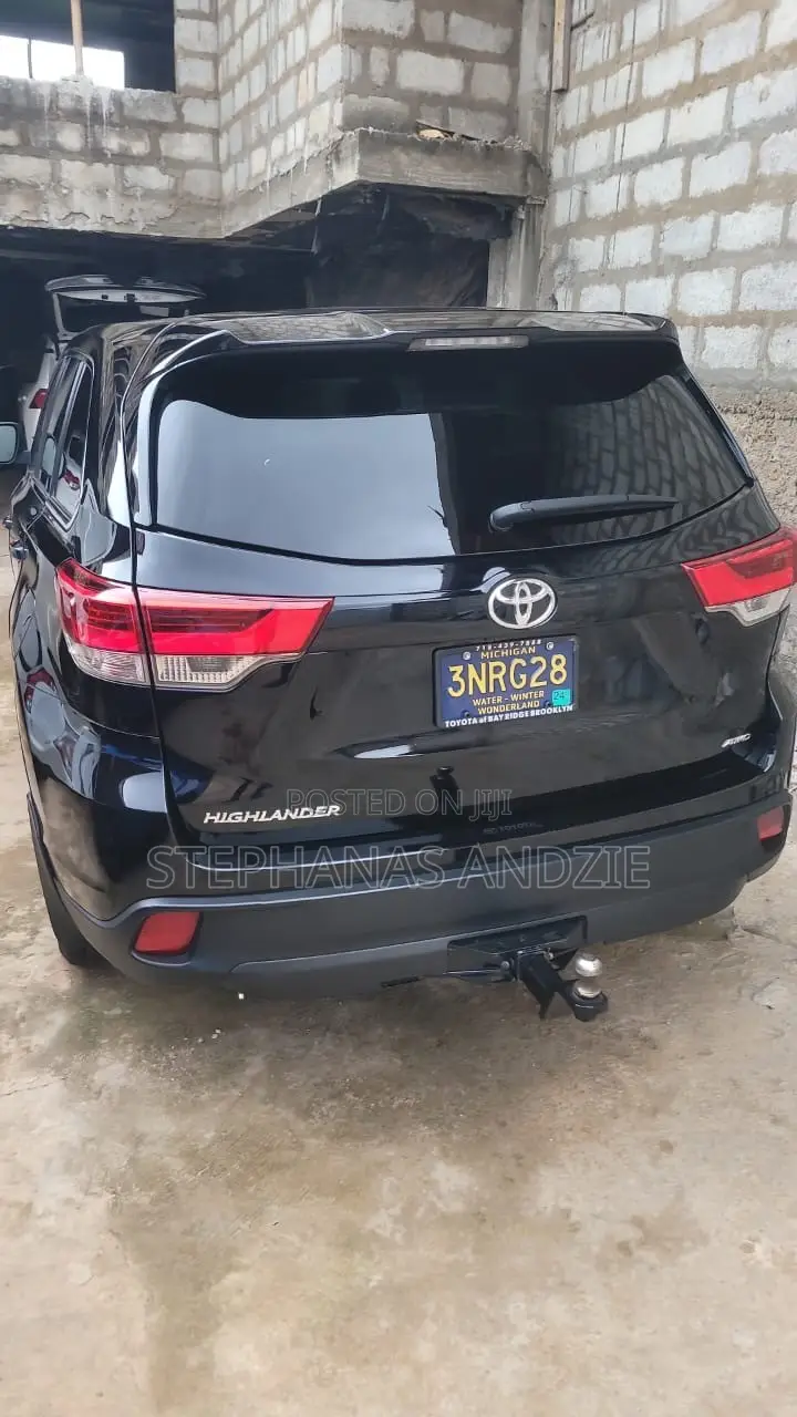 Toyota Highlander LE 4x4 V6 (3.5L 6cyl 8A) 2018 Black