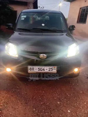 Toyota Sienta 2013 Blue