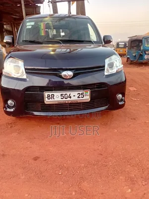 Toyota Sienta 2013 Blue