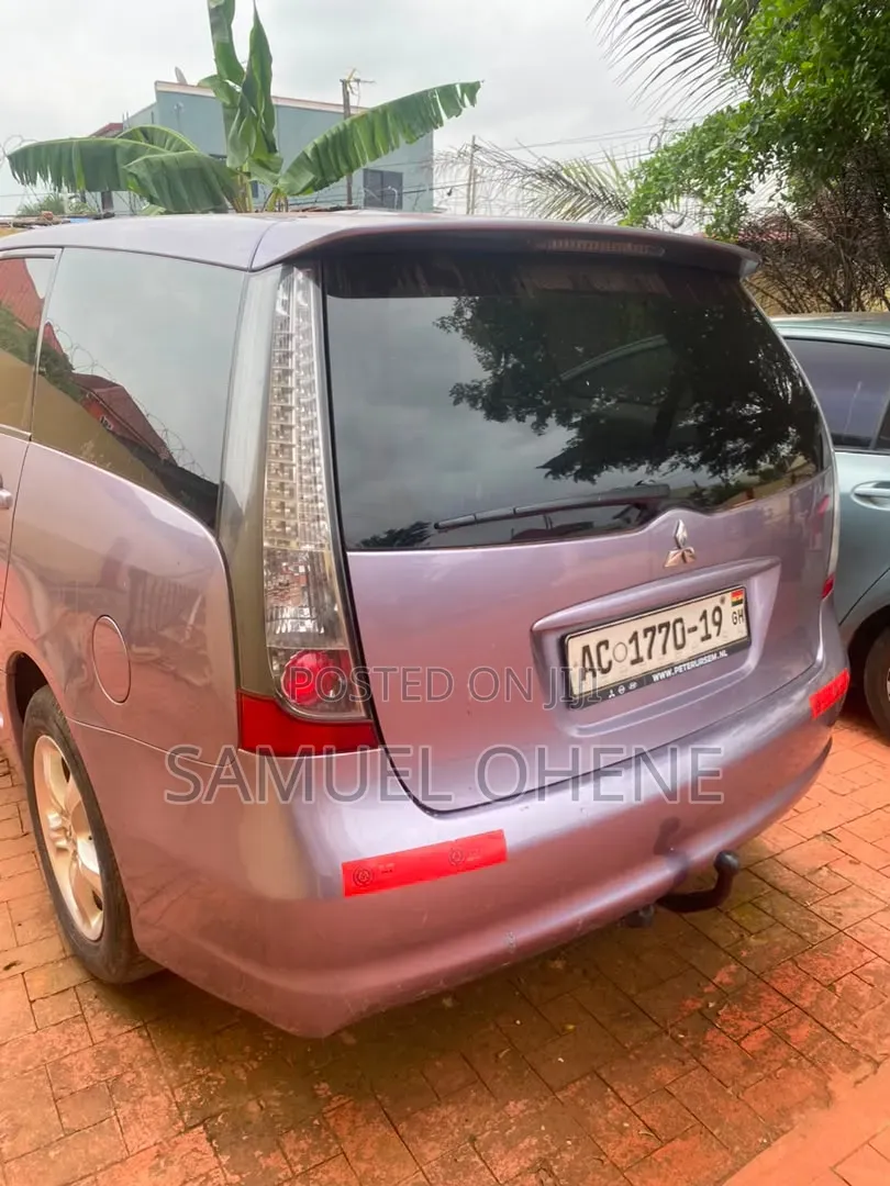 Mitsubishi Grandis 2006 Gray