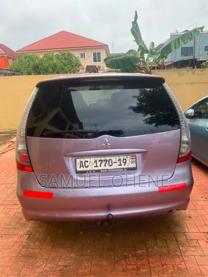 Mitsubishi Grandis 2006 Gray