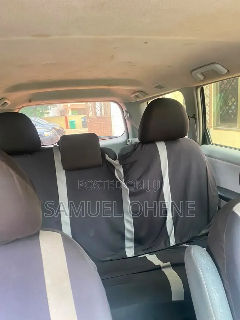 Mitsubishi Grandis 2006 Gray