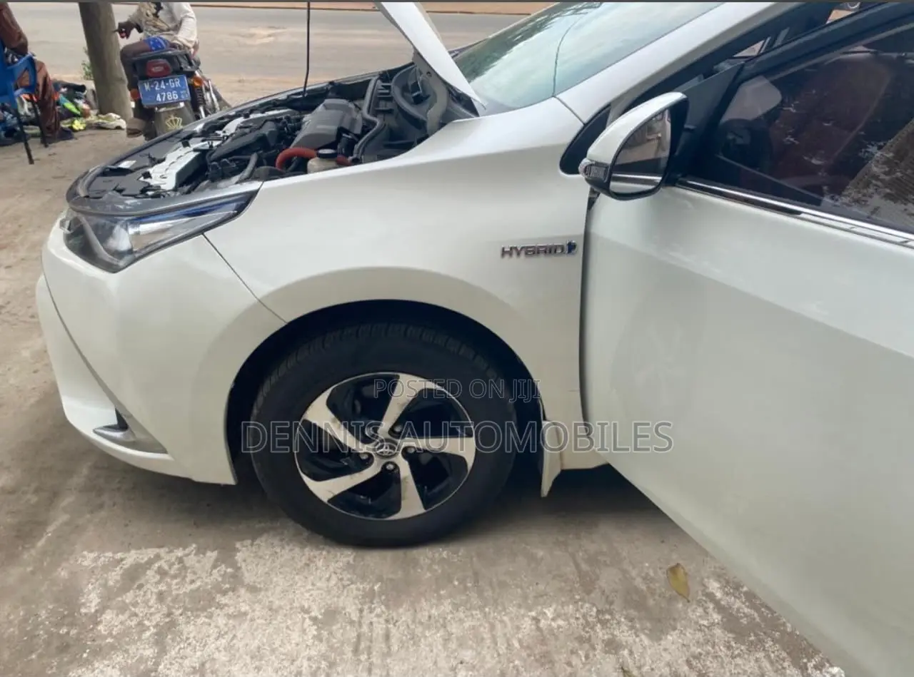 Toyota Levin Hybrid Sport 2019 White
