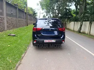 Mitsubishi Outlander 2020 Blue