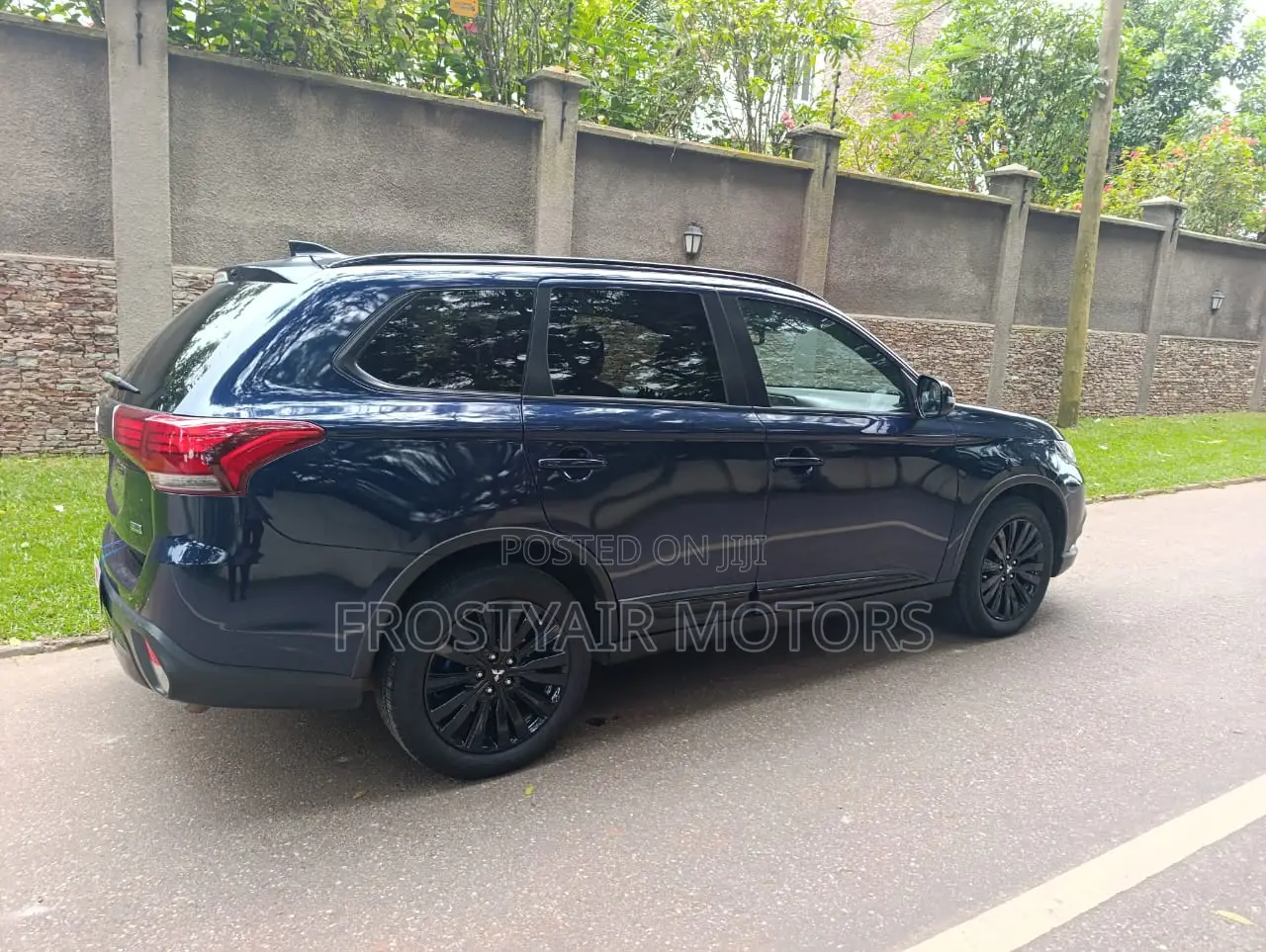 Mitsubishi Outlander 2020 Blue