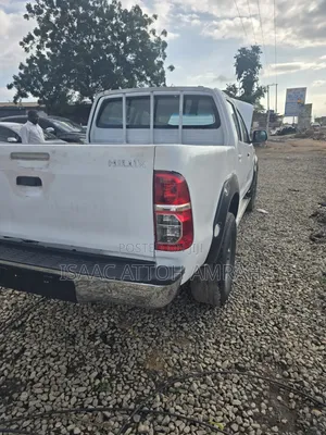 Toyota Hilux 2.5 D-4D 4X4 SRX 2012 White