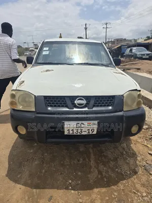 Nissan Hardbody 2014 White