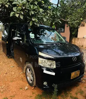 Toyota Voxy V 4WD 7-Seater 2012 Black