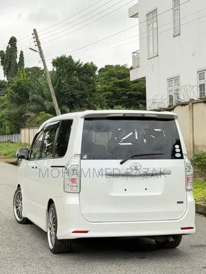 Toyota Voxy 2013 White