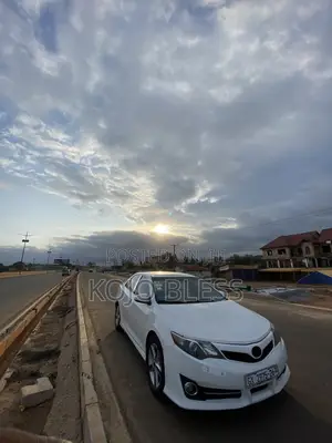 Toyota Camry L 4dr Sedan (2.5L 4cyl 6A) 2014 White