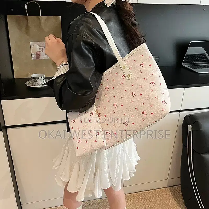 Stylish Spacious Tote Bag