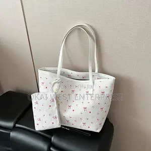 Stylish Spacious Tote Bag