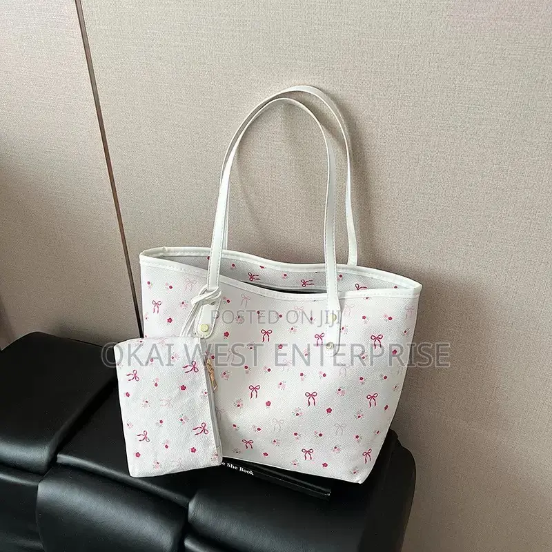 Stylish Spacious Tote Bag