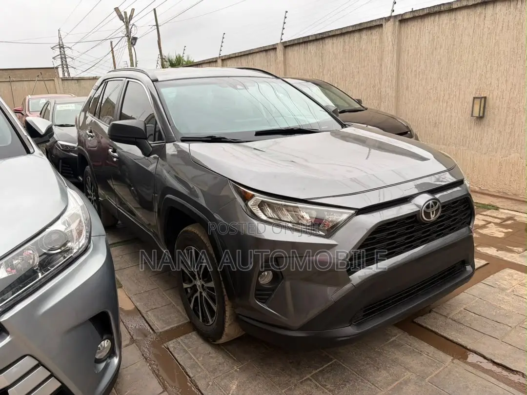 Toyota RAV4 LE 2021 Black