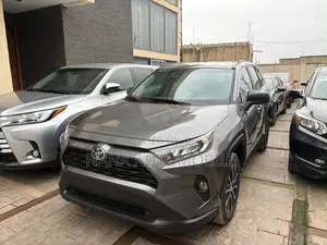 Toyota RAV4 LE 2021 Black