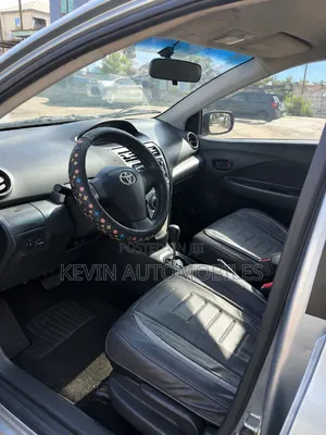 Toyota Yaris 2010 Gray