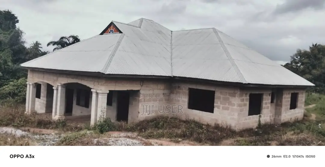 5bdrm House in Sekyere Kumawu for sale