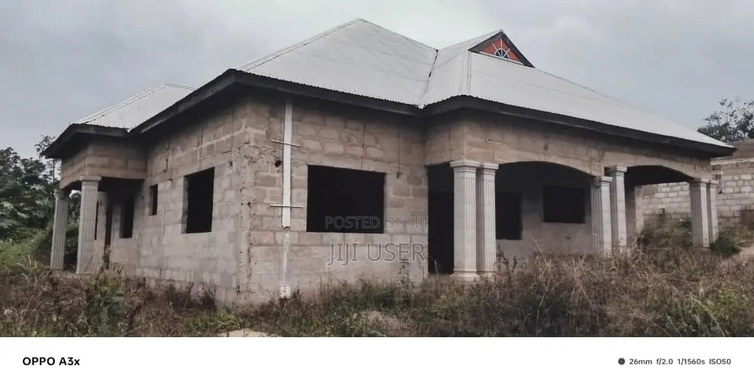 5bdrm House in Sekyere Kumawu for sale
