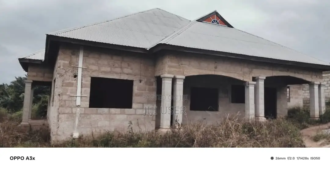 5bdrm House in Sekyere Kumawu for sale
