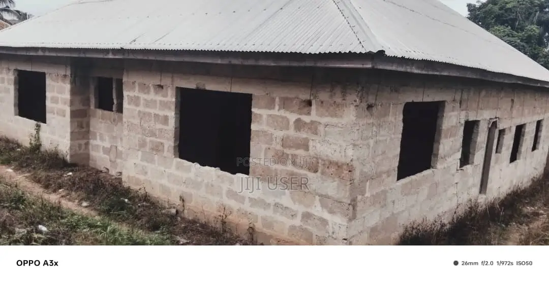 5bdrm House in Sekyere Kumawu for sale