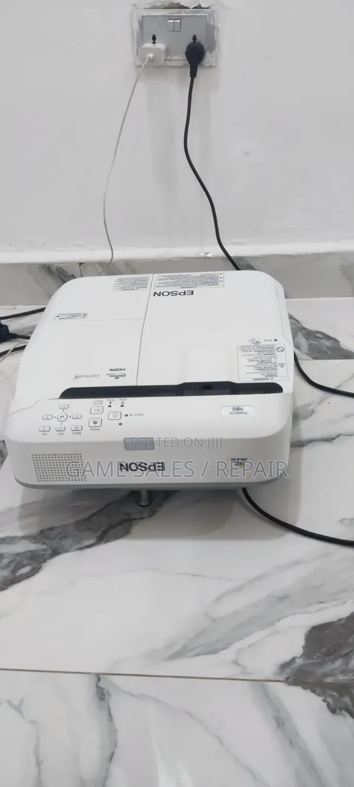 Ultra-Short Throw Projector