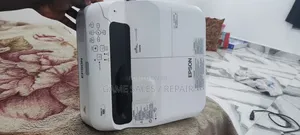 Ultra-Short Throw Projector