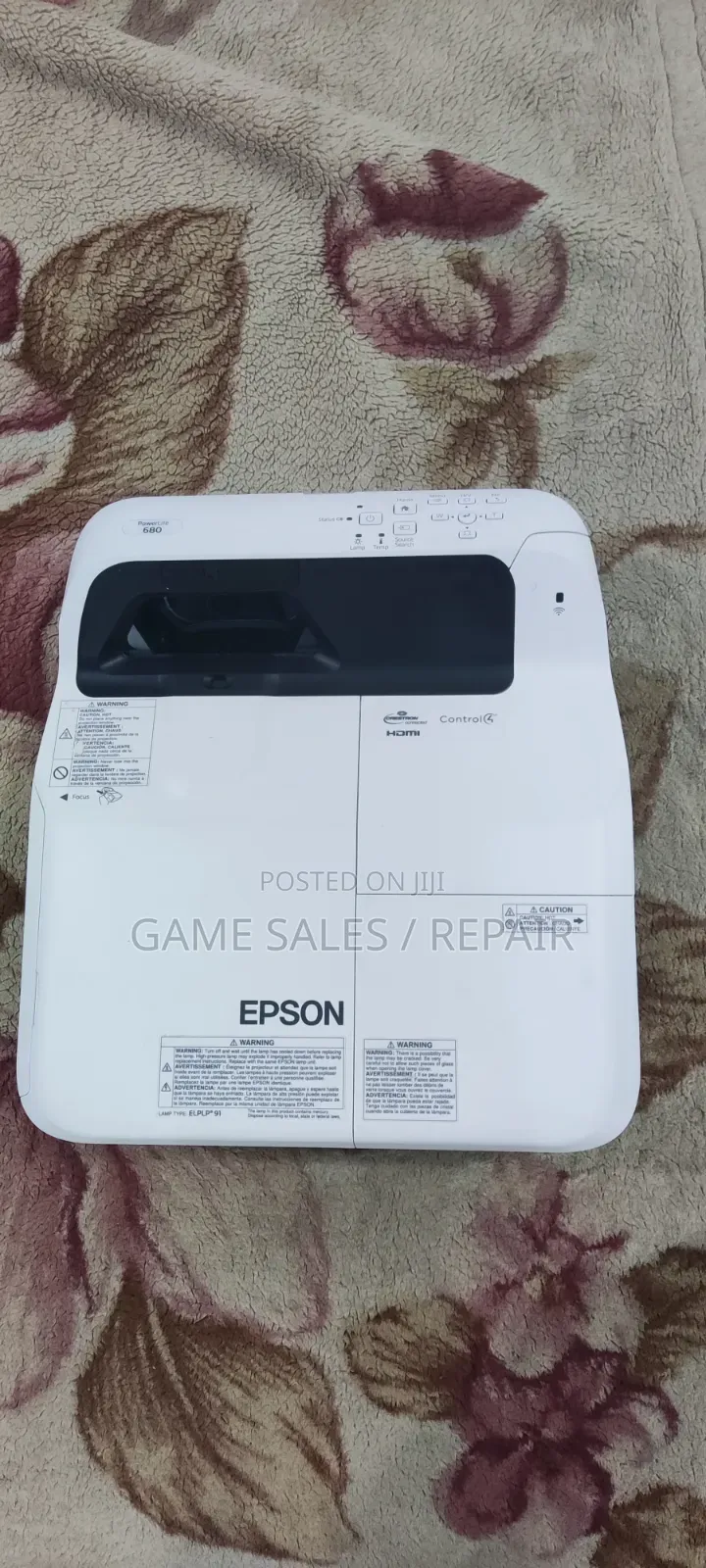 Ultra-Short Throw Projector